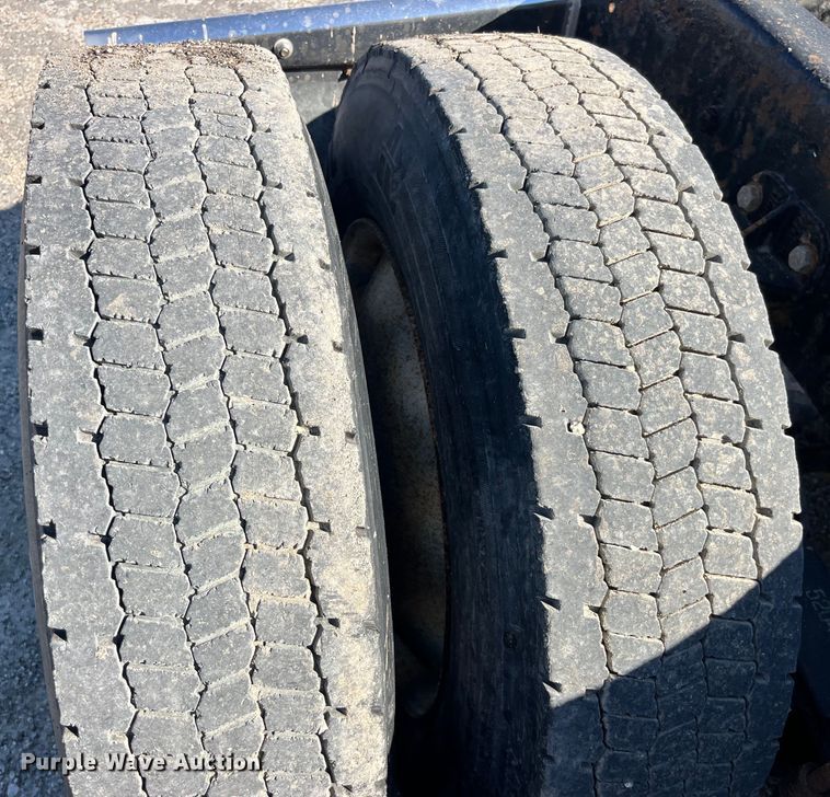 image for item LD9516 2002 Peterbilt  379 semi truck