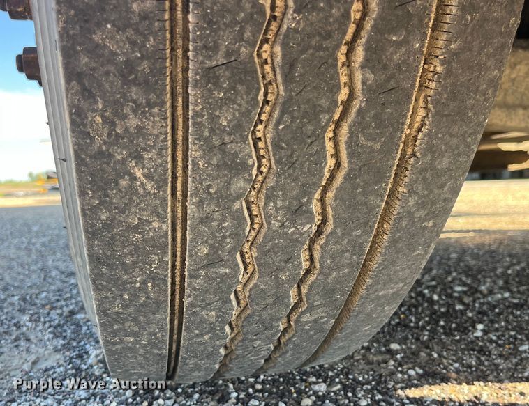 image for item LD9516 2002 Peterbilt  379 semi truck