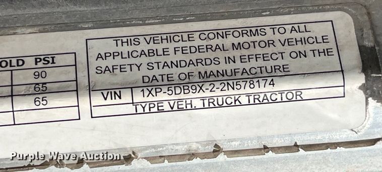 image for item LD9516 2002 Peterbilt  379 semi truck