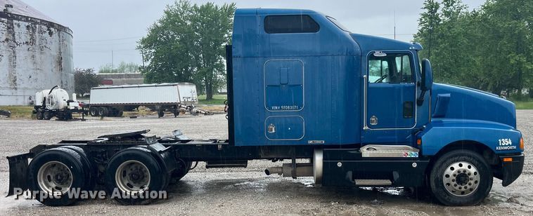 image for item LD9520 2005 Kenworth T600 semi truck