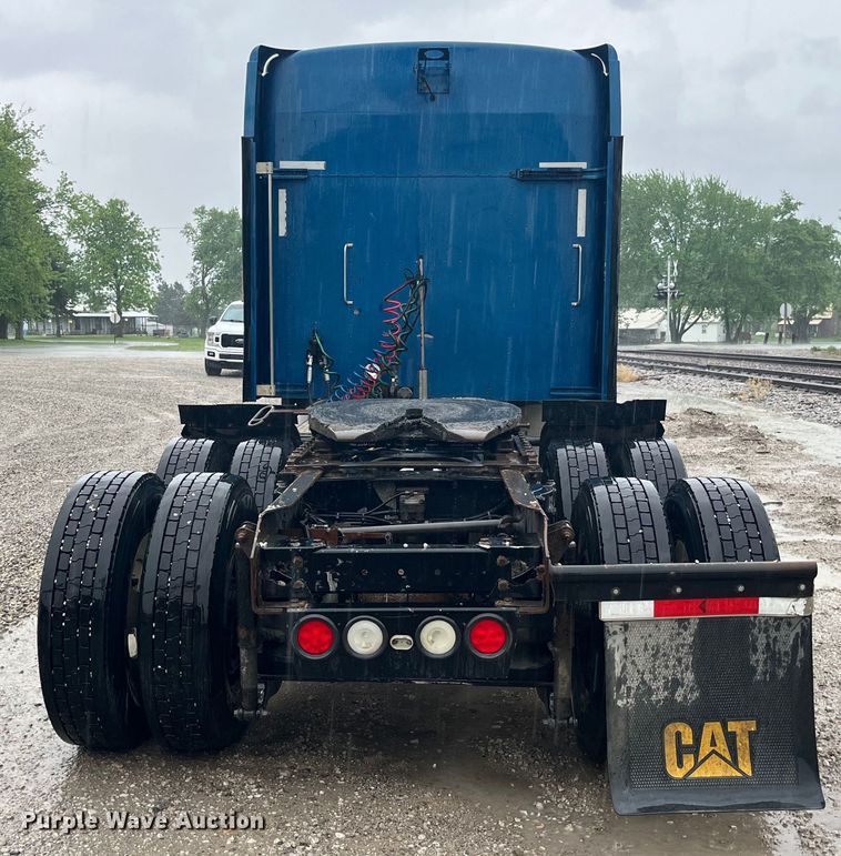 image for item LD9520 2005 Kenworth T600 semi truck