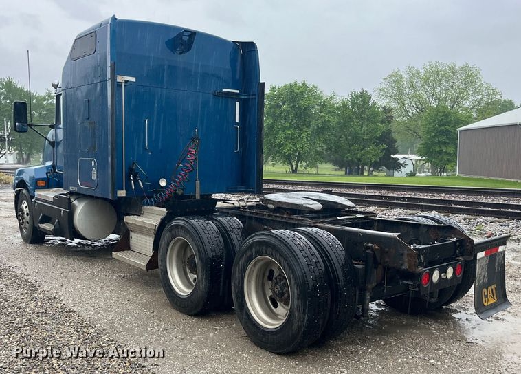 image for item LD9520 2005 Kenworth T600 semi truck