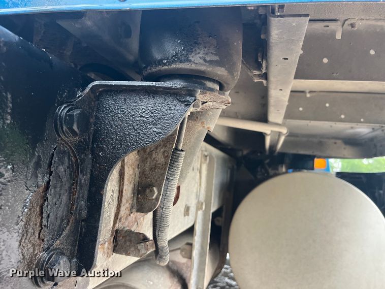 image for item LD9520 2005 Kenworth T600 semi truck