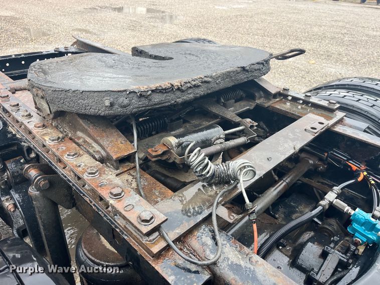 image for item LD9520 2005 Kenworth T600 semi truck