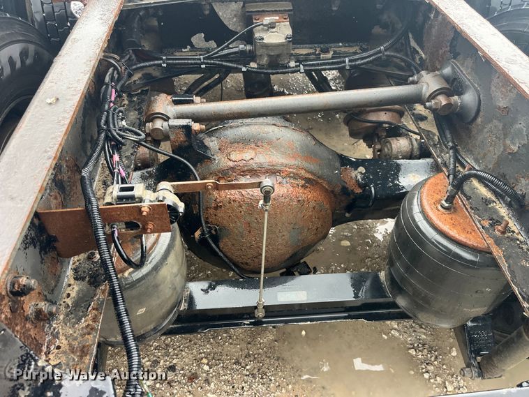 image for item LD9520 2005 Kenworth T600 semi truck