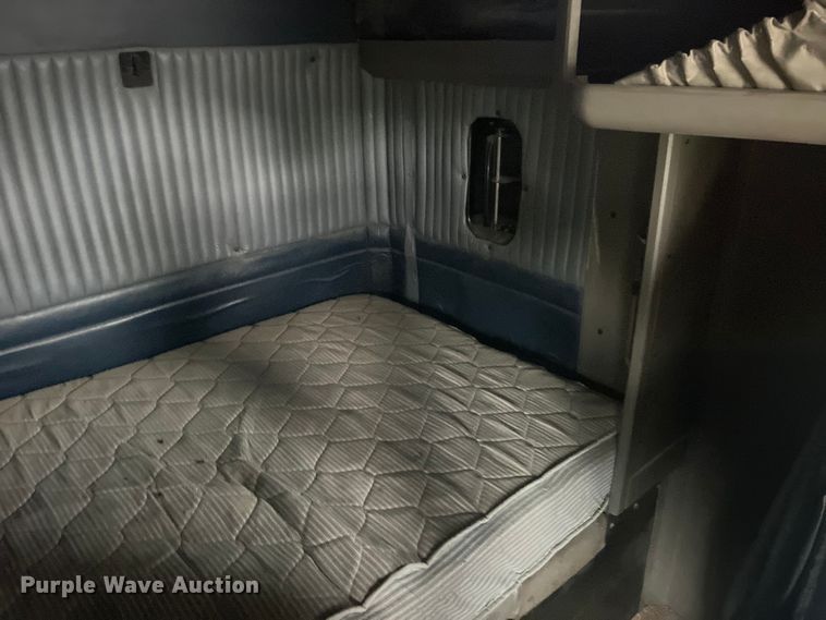 image for item LD9520 2005 Kenworth T600 semi truck