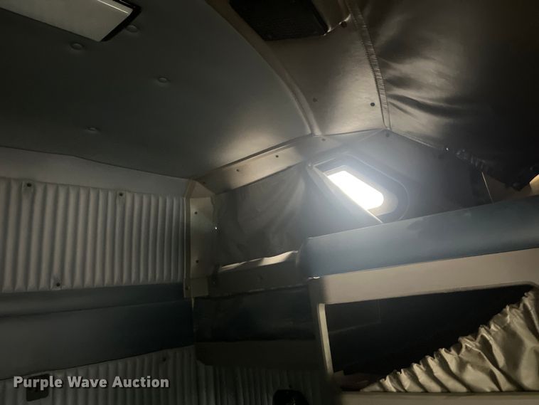 image for item LD9520 2005 Kenworth T600 semi truck