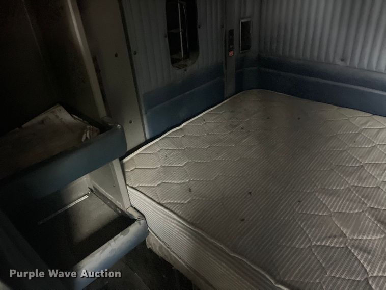 image for item LD9520 2005 Kenworth T600 semi truck