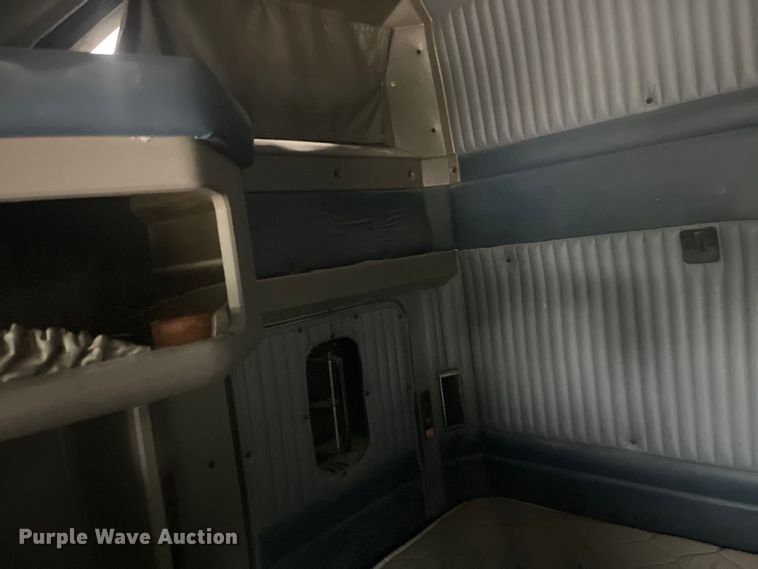 image for item LD9520 2005 Kenworth T600 semi truck