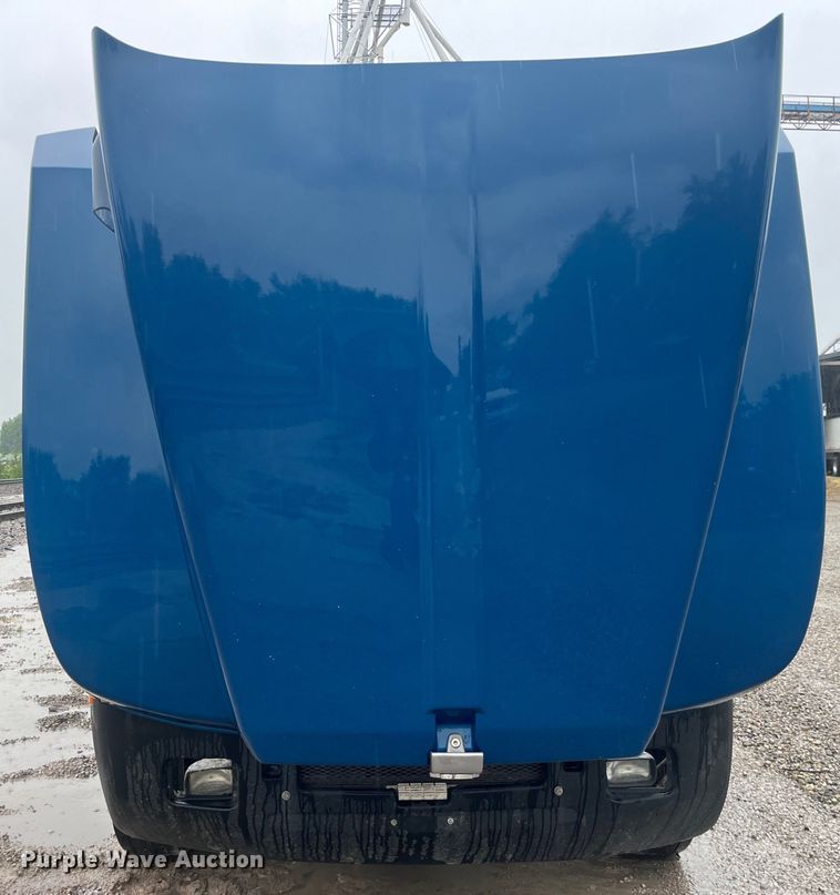 image for item LD9520 2005 Kenworth T600 semi truck