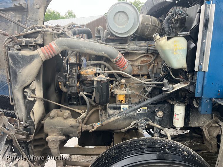 image for item LD9520 2005 Kenworth T600 semi truck