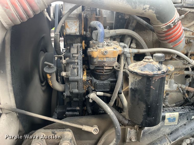 image for item LD9520 2005 Kenworth T600 semi truck