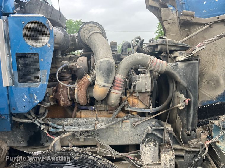 image for item LD9520 2005 Kenworth T600 semi truck