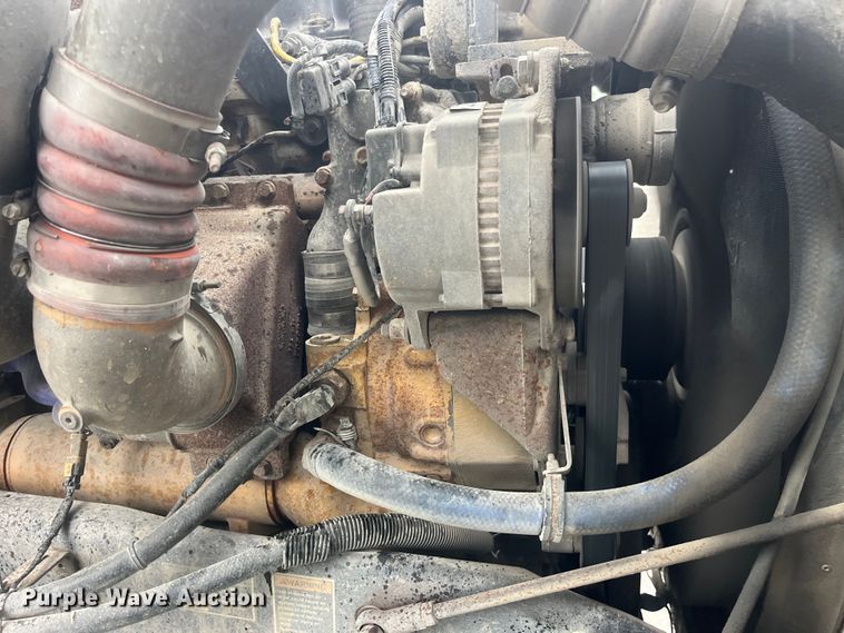 image for item LD9520 2005 Kenworth T600 semi truck