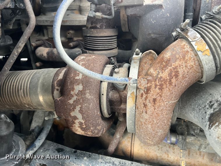 image for item LD9520 2005 Kenworth T600 semi truck