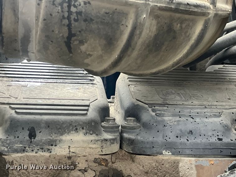 image for item LD9520 2005 Kenworth T600 semi truck