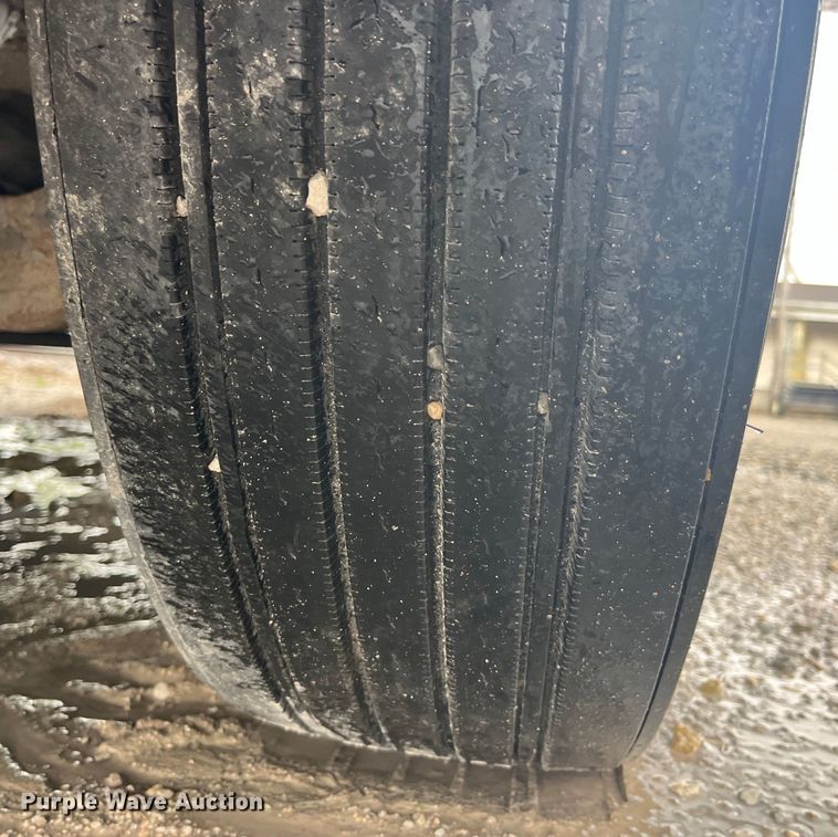 image for item LD9520 2005 Kenworth T600 semi truck