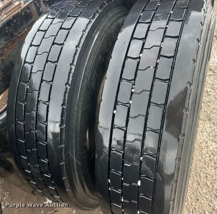 image for item LD9520 2005 Kenworth T600 semi truck