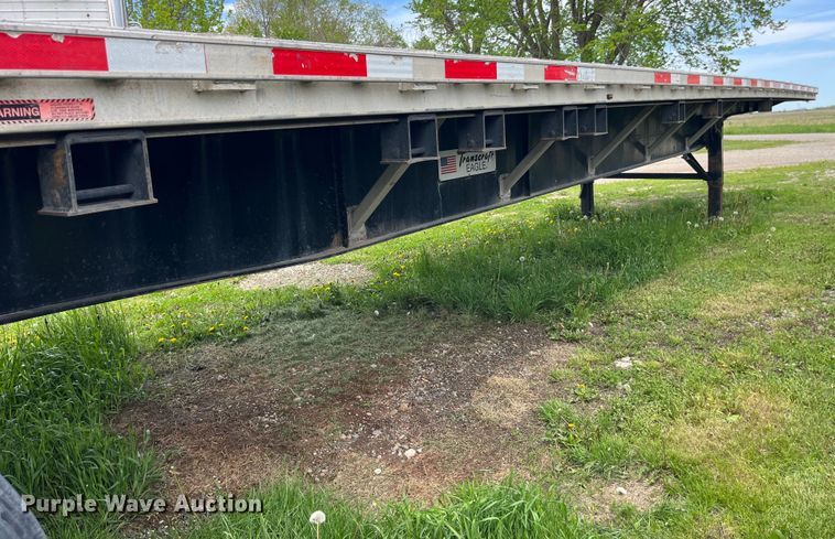 image for item LD9521 2016 Transcraft flatbed trailer