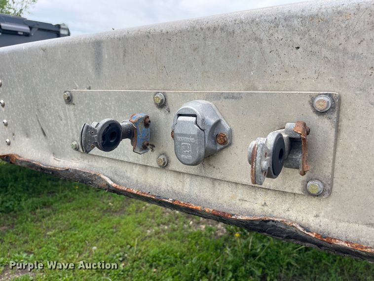 image for item LD9521 2016 Transcraft flatbed trailer