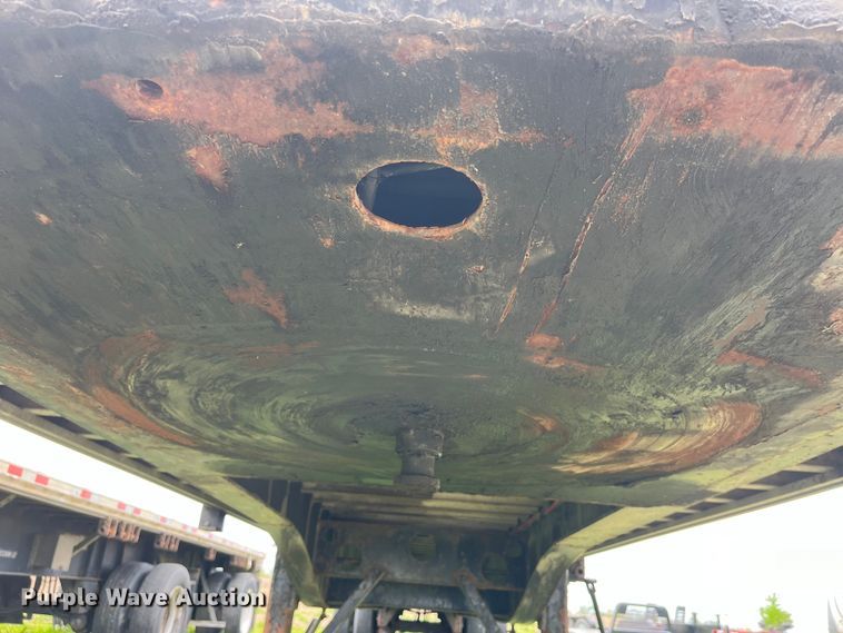 image for item LD9521 2016 Transcraft flatbed trailer