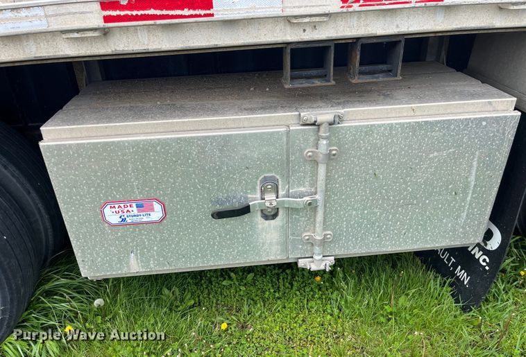 image for item LD9521 2016 Transcraft flatbed trailer