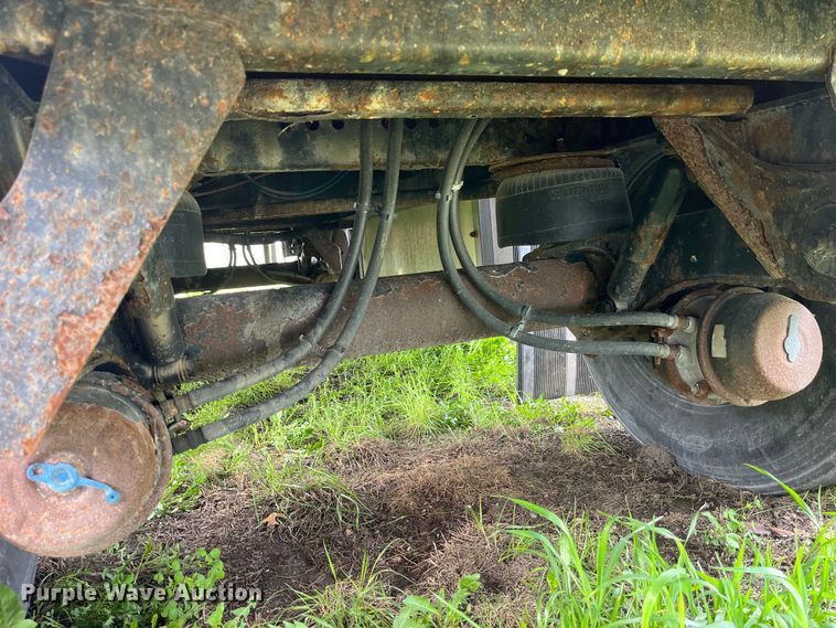 image for item LD9521 2016 Transcraft flatbed trailer