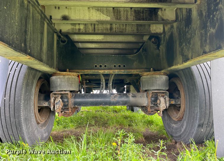 image for item LD9521 2016 Transcraft flatbed trailer