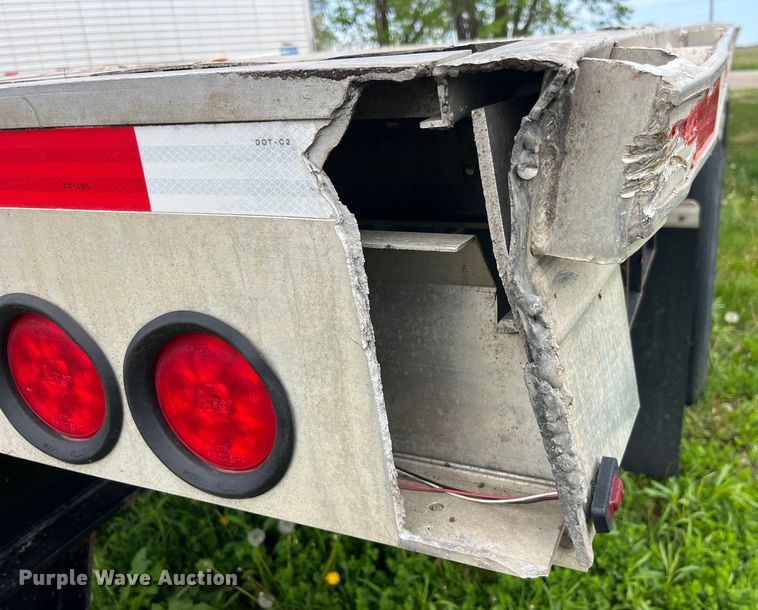 image for item LD9521 2016 Transcraft flatbed trailer