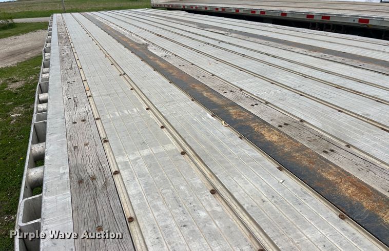 image for item LD9521 2016 Transcraft flatbed trailer