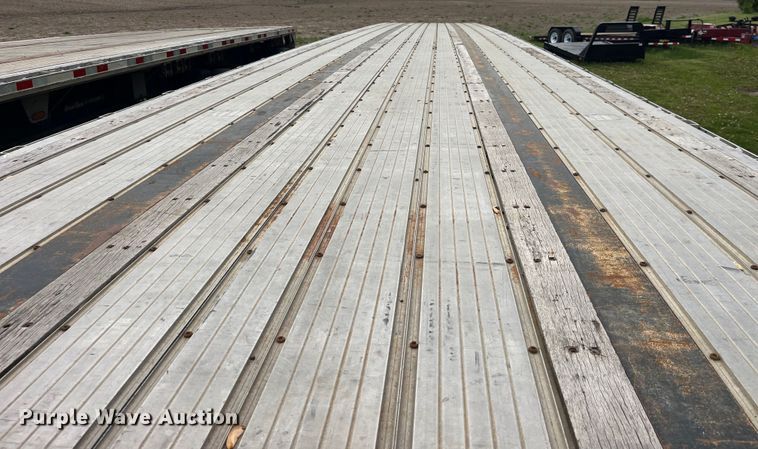 image for item LD9521 2016 Transcraft flatbed trailer