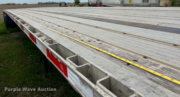 image for item LD9521 2016 Transcraft flatbed trailer