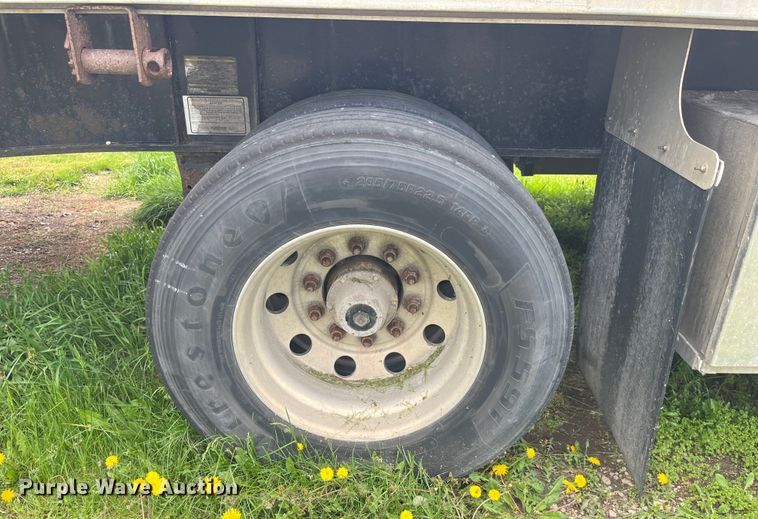 image for item LD9521 2016 Transcraft flatbed trailer