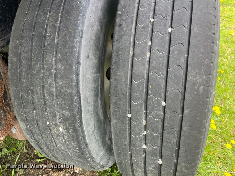 image for item LD9521 2016 Transcraft flatbed trailer