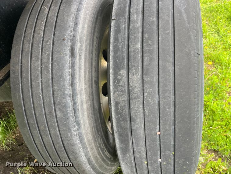 image for item LD9521 2016 Transcraft flatbed trailer