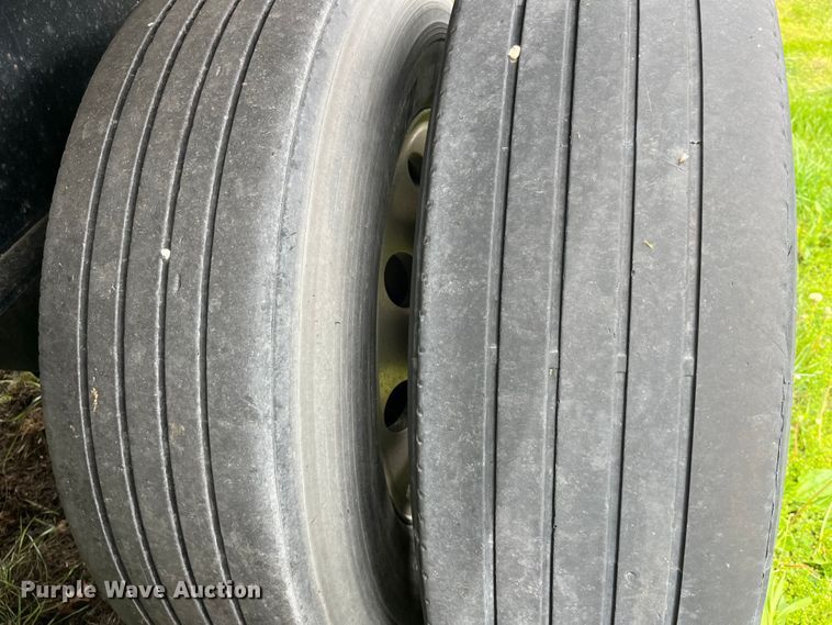 image for item LD9521 2016 Transcraft flatbed trailer