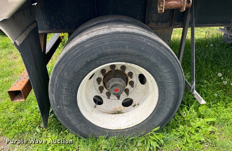 image for item LD9522 2016 Great Dane flatbed trailer