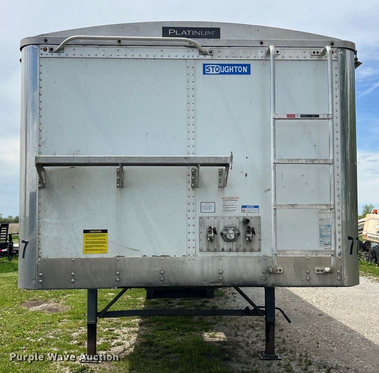 image for item LD9524 2018 Stoughton AHV-421T-AR-S grain trailer