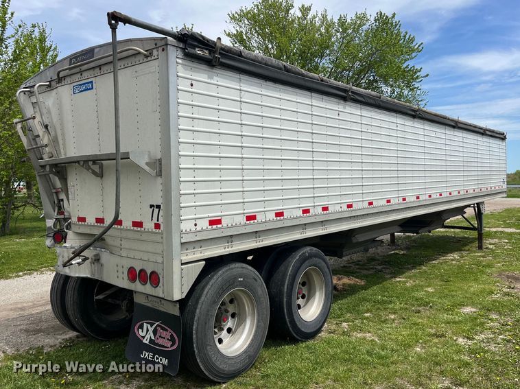 image for item LD9524 2018 Stoughton AHV-421T-AR-S grain trailer