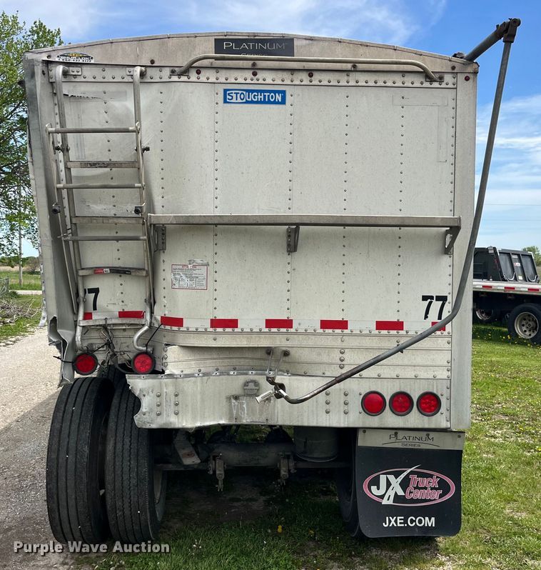 image for item LD9524 2018 Stoughton AHV-421T-AR-S grain trailer