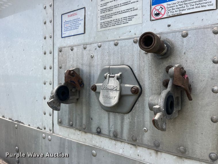 image for item LD9524 2018 Stoughton AHV-421T-AR-S grain trailer