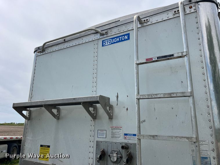 image for item LD9524 2018 Stoughton AHV-421T-AR-S grain trailer