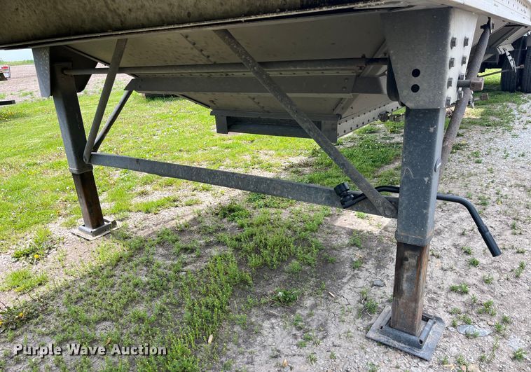 image for item LD9524 2018 Stoughton AHV-421T-AR-S grain trailer