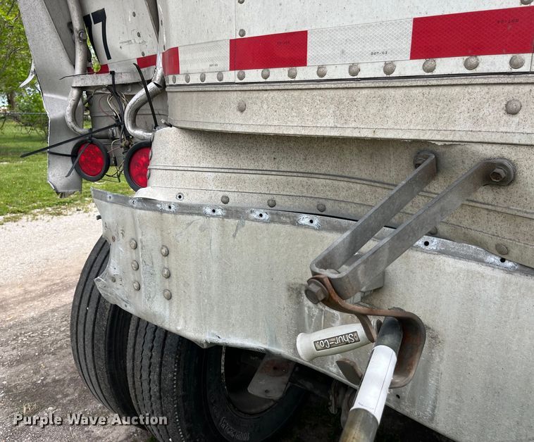 image for item LD9524 2018 Stoughton AHV-421T-AR-S grain trailer