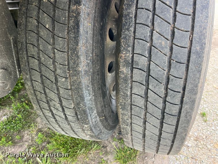 image for item LD9524 2018 Stoughton AHV-421T-AR-S grain trailer