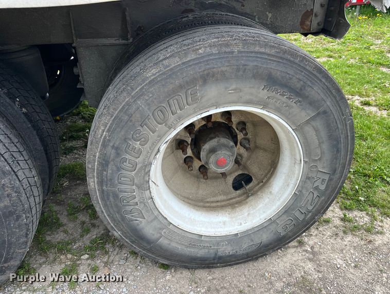 image for item LD9524 2018 Stoughton AHV-421T-AR-S grain trailer