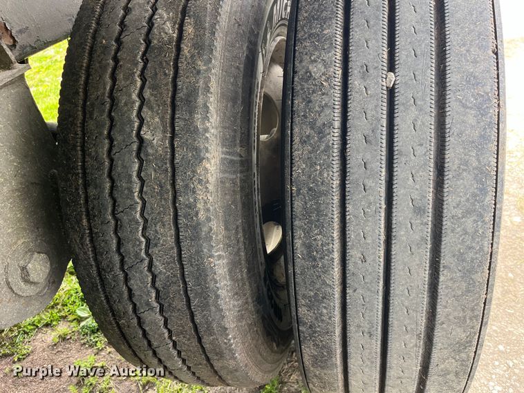 image for item LD9524 2018 Stoughton AHV-421T-AR-S grain trailer