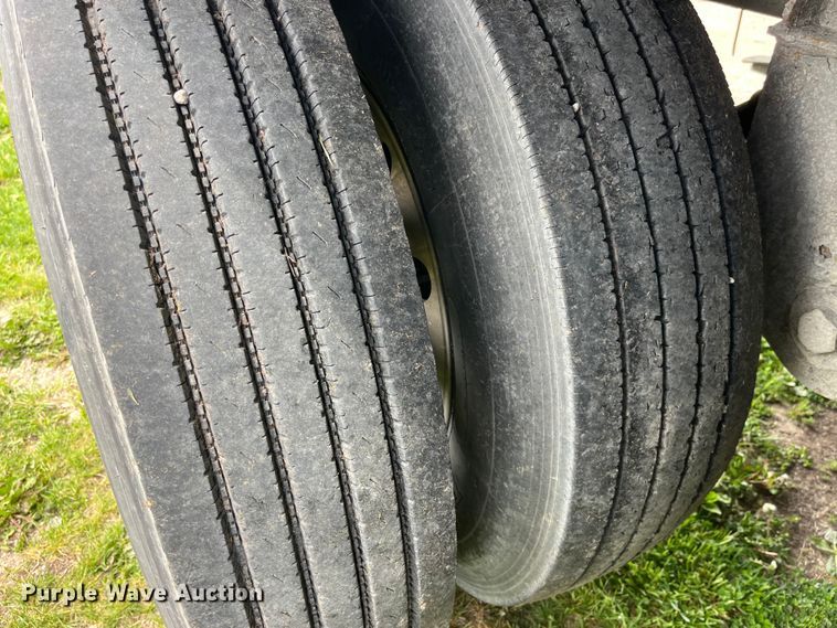 image for item LD9524 2018 Stoughton AHV-421T-AR-S grain trailer