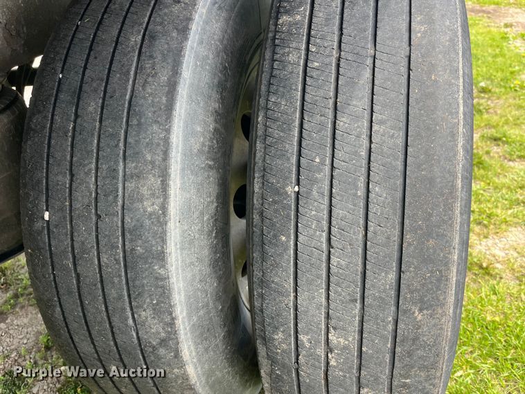 image for item LD9524 2018 Stoughton AHV-421T-AR-S grain trailer