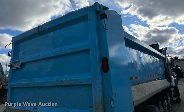 image for item LR9309 2006 Mack  CV713 Granite  dump truck